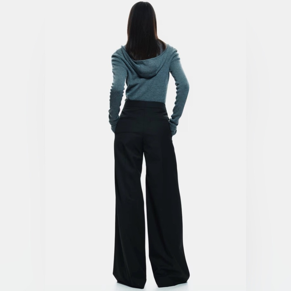 H&M A/W 2025
WOOL-BLEND WRAP-DETAIL PANTS - Picture 4 of 5